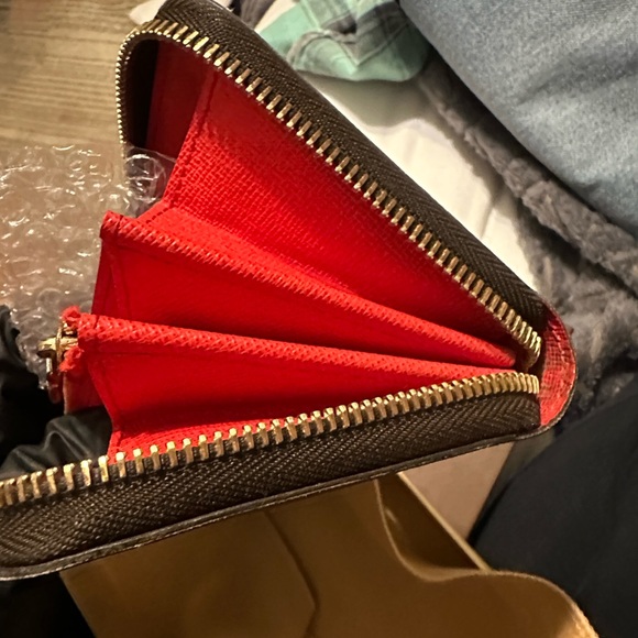 Louis Vuitton Zippy Monogram Wallet - Picture 8 of 15